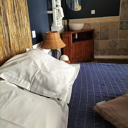 Hotel Les 2 Tours Chenay  Exterior foto